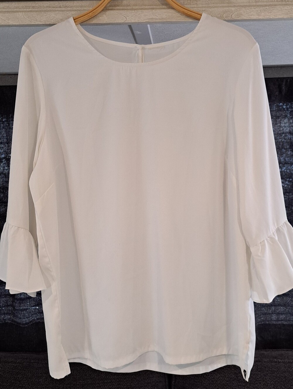 Source Unknown White Ruffle Sleeve Blouse